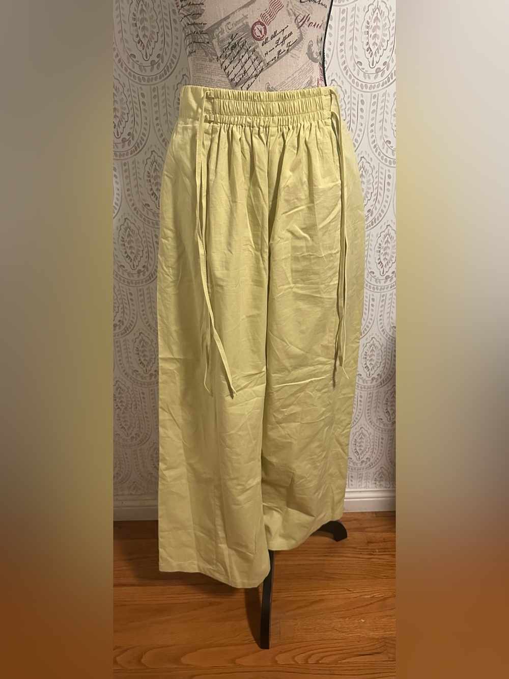 Women’s Elastic Waist Maxi Skirt in Pale Yellow